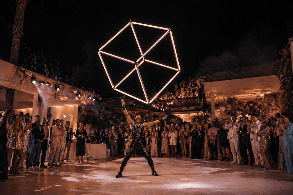 CUBE ACROBAT — Circus performer, Performance Lab Ibiza