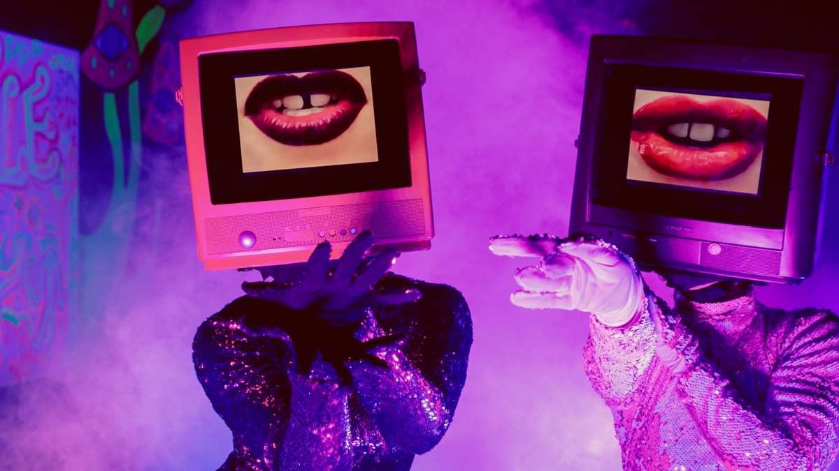 TV HEADS — Roaming performer, Performance Lab Ibiza